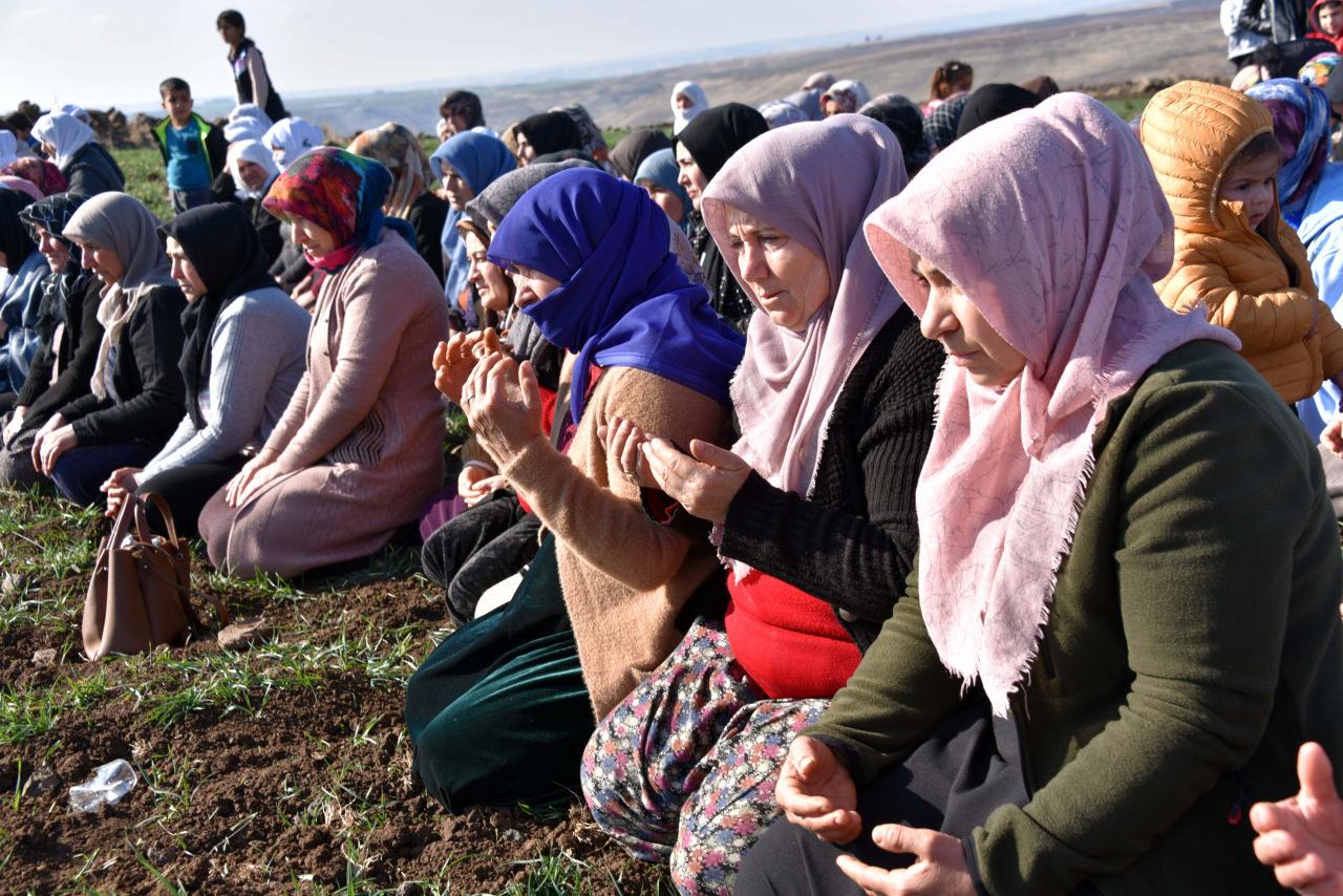 Kadın ve çocuklar yağmur duasına katıldı 