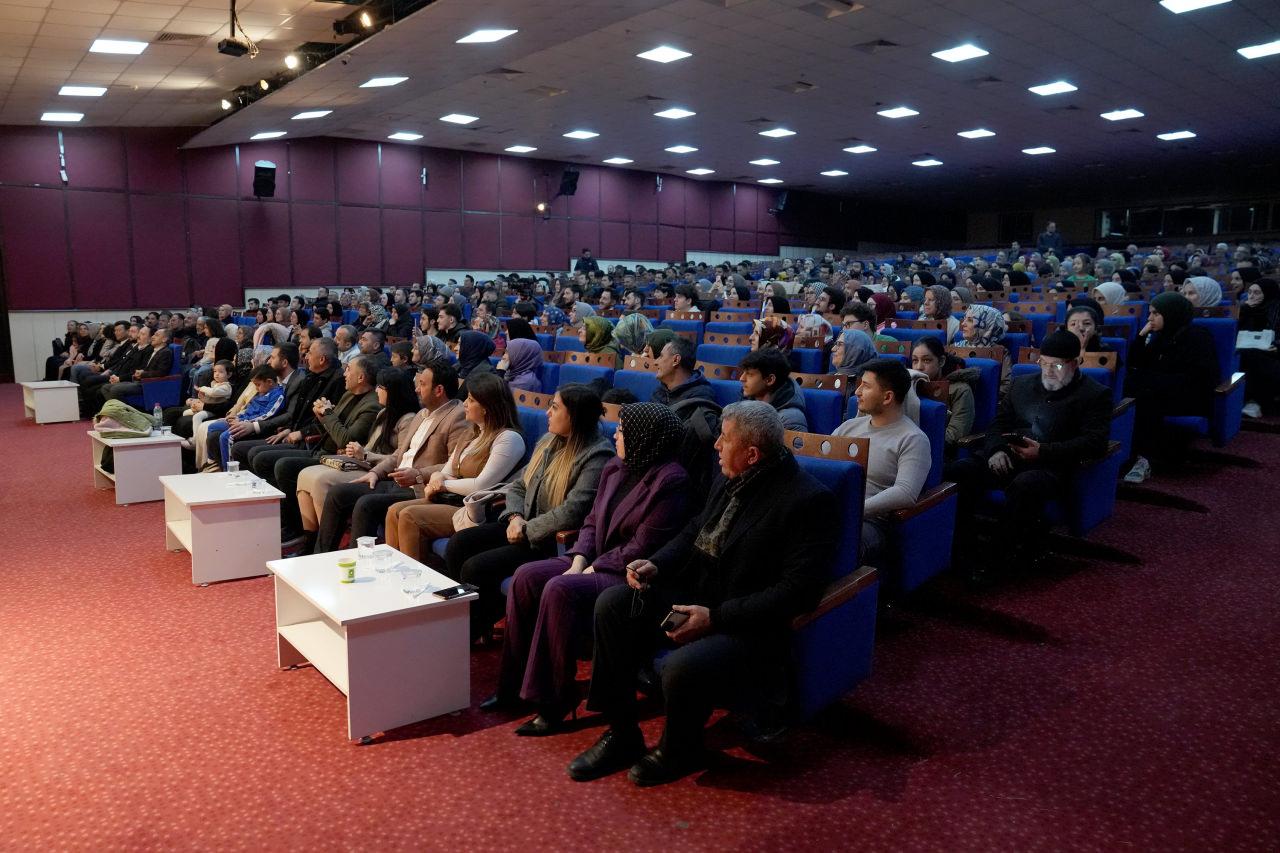 Konferanslara yoğun ilgi gösterildi 