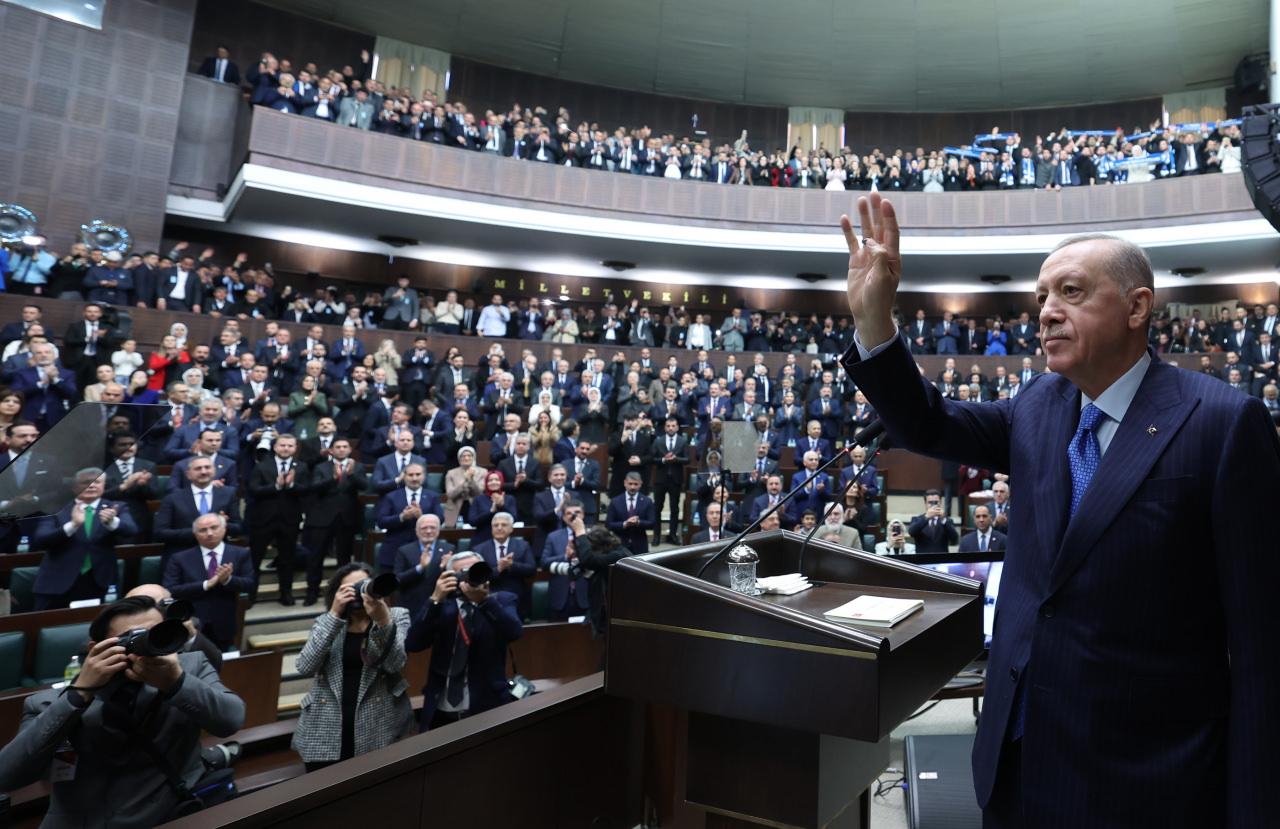 Cumhurbaşkanı ve AK Parti Genel Başkanı Recep Tayyip Erdoğan, partisinin TBMM Grup Toplantısı'na katılarak partilileri selamladı.