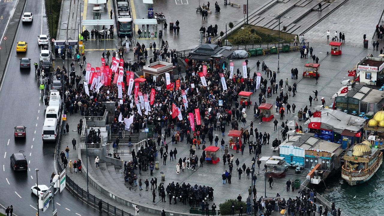 Günler öncesinden duyurulan eyleme az sayıda CHP'li katıldı.