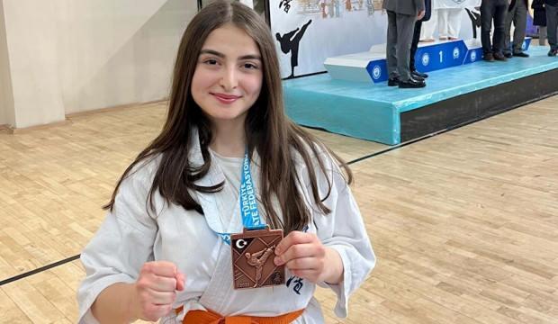 Genç karateci Büşra Bakar'dan bronz madalya! 