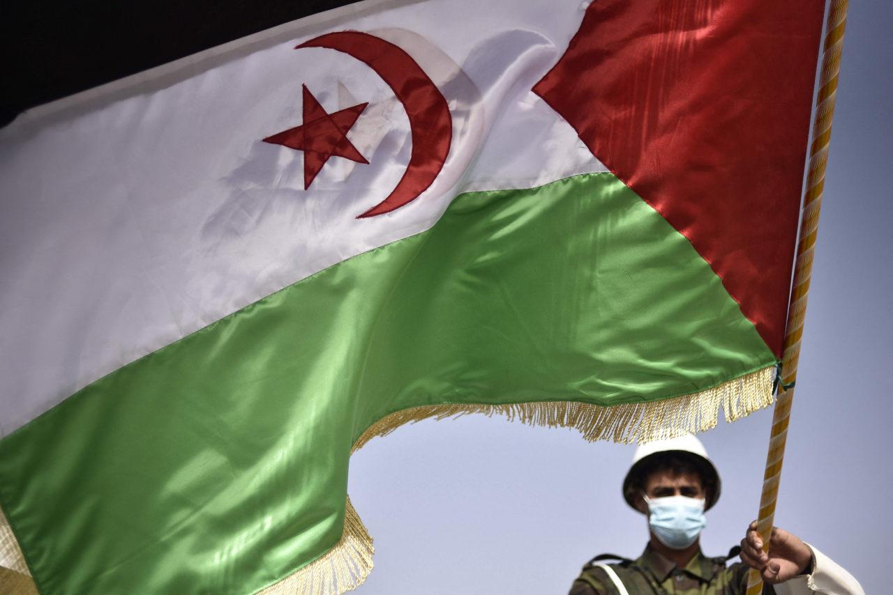 Polisario Cephesi’nin kontrol ettiği Batı Sahra'daki Sahra Demokratik Arap Cumhuriyeti'nin 'ay yıldız'lı bayrağı bayrağı