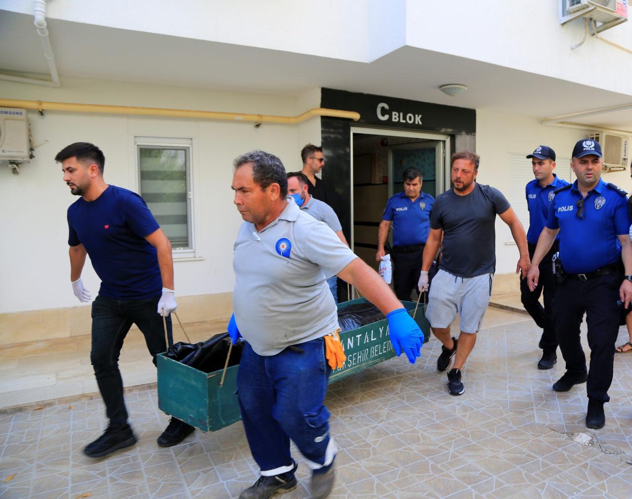 Fadim Temirhanoğulları'nın cenazesi evden çıkarılıyor