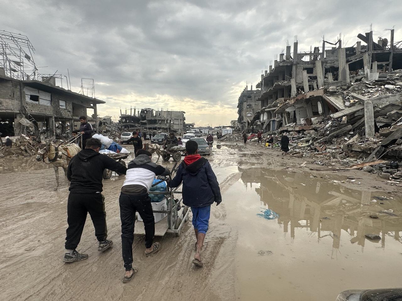 Gazze'de günlük hayat zor şartlar altında devam ediyor