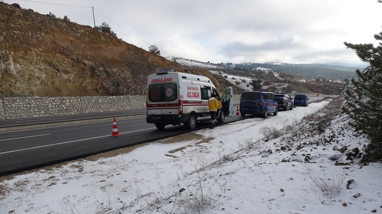 Bölgeye sevk edilen jandarma ve sağlık ekipleri.  