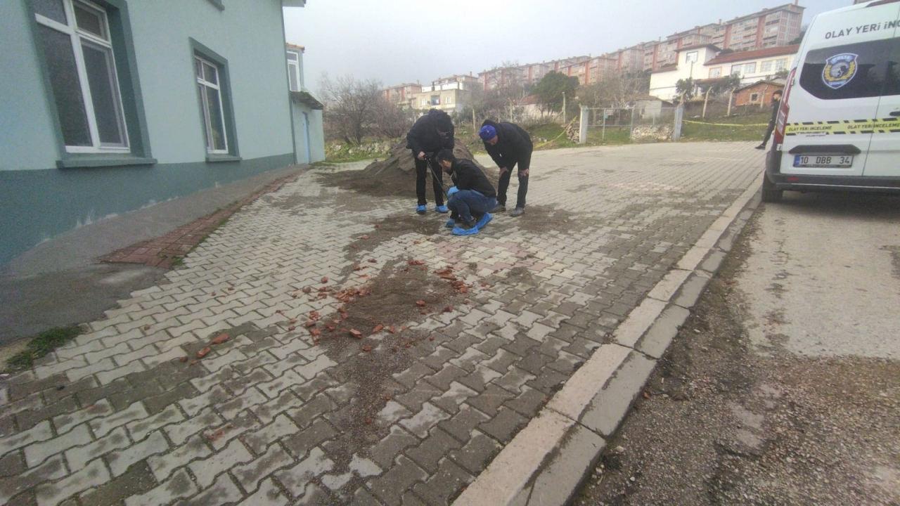 Murat Kamallı'nın vatandaşlar tarafından vurulmuş halde bulunduğu yer. 