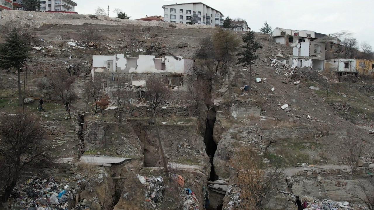 Ankara'daki 3.5 büyüklüğündeki depremin ardından heyelan riski yeniden gündeme geldi. 