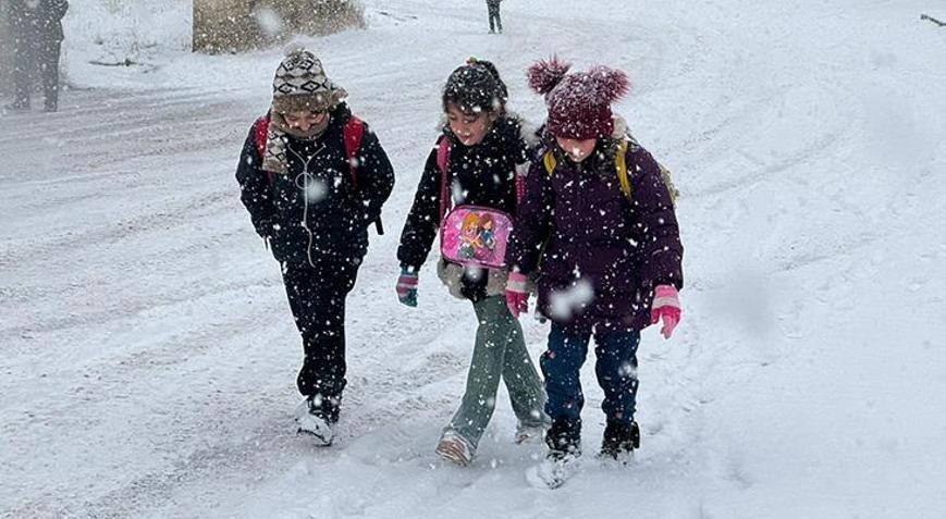 İstanbul'da yarın okullar tatil edildi. 