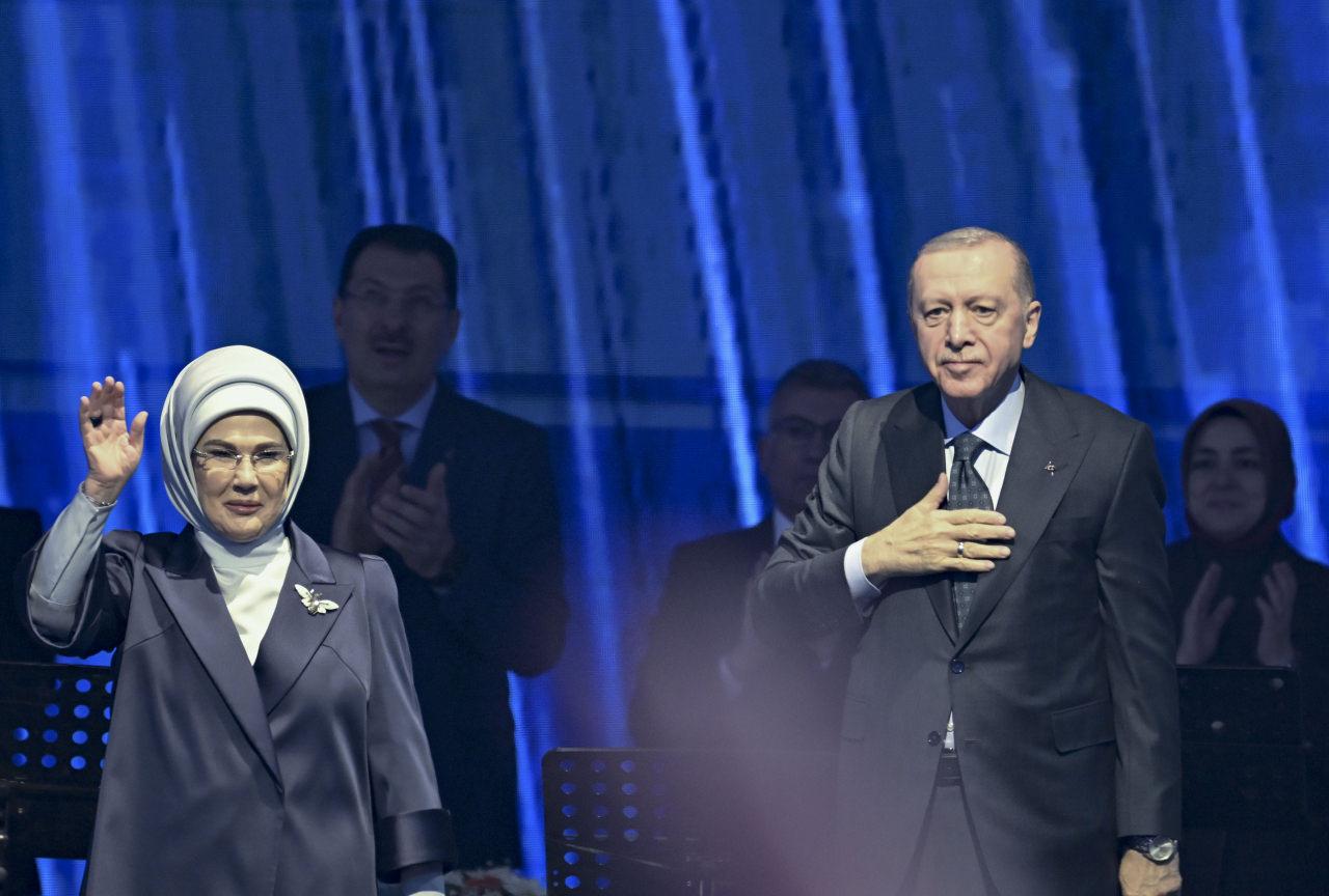 Cumhurbaşkanı ve AK Parti Genel Başkanı Recep Tayyip Erdoğan eşi Emine Erdoğan'la beraber, Ankara Spor Salonu'nda düzenlenen AK Parti 8. Olağan Büyük Kongresi’ne katıldı.