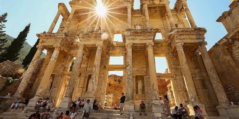 Efes Antik Kenti: Antik Dünyanın Parlayan Yıldızı
