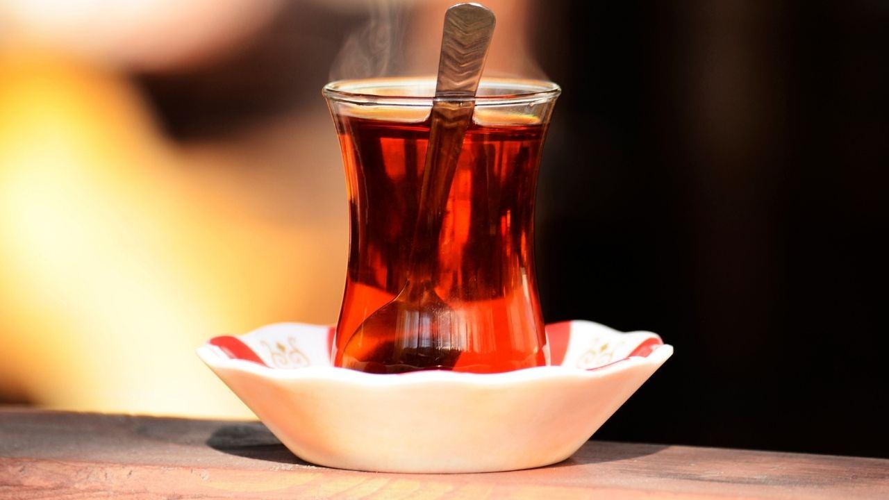 Uzmanlar, sahurda çay içmenin oruç tutarken susuzluğu artırdığını söylüyor.