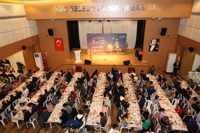 Şile Nikah Sarayı'nda verilen iftar yemeğinden bir görüntü