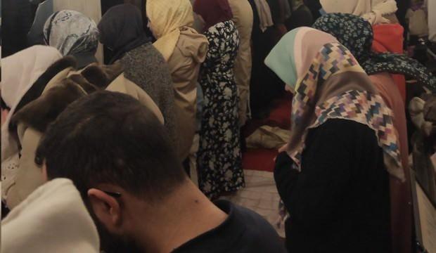 Kadın ve erkeklerin aynı safta namaz kılması olayının ardından inceleme