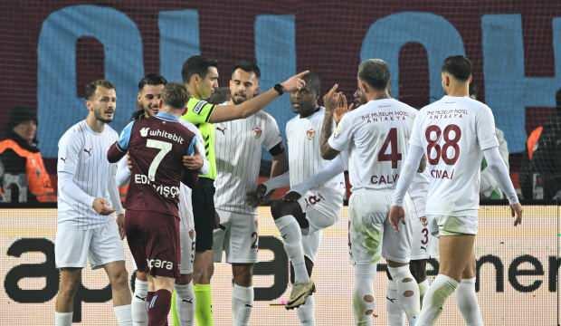 Trabzonspor'un 2 penaltısı iptal edildi! Sosyal medya ayağa kalktı