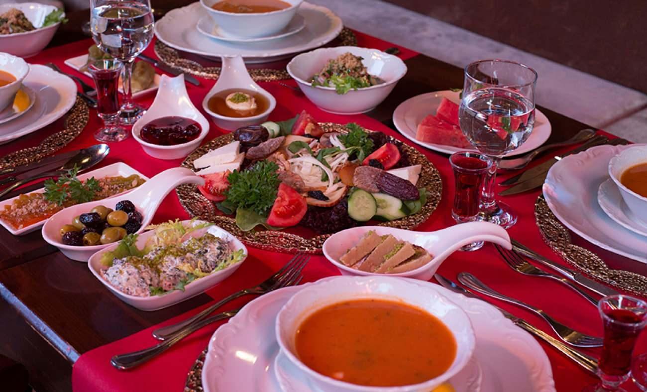 Uzman isimden uyarı: İftarda sakın bu hatayı yapmayın! Hastalıklara davetiye &ccedil;ıkarıyor