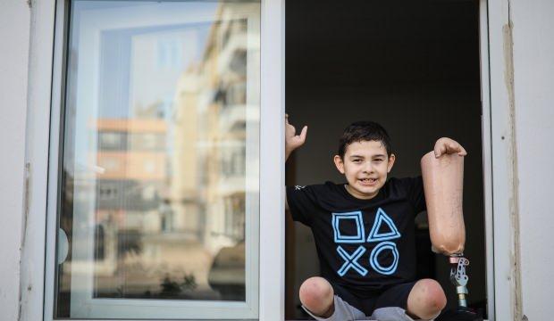 9 yaşındaki Aras'ın protez borcuna icra geldi