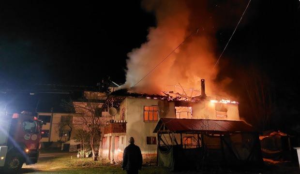 Sakarya'da yakınlarına iftara giden ailenin evi yandı