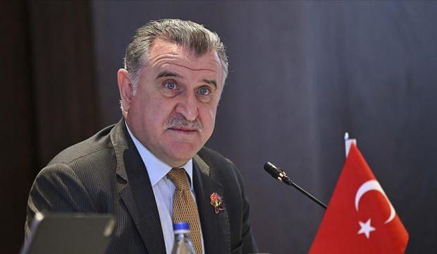 Bakan Bak, Avrupa şampiyonu halterci Cansu Bektaş'ı kutladı