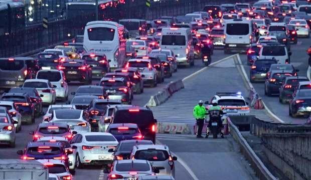 Motorlu kara taşıtları 2023'te 348,1 milyar kilometre yol yaptı