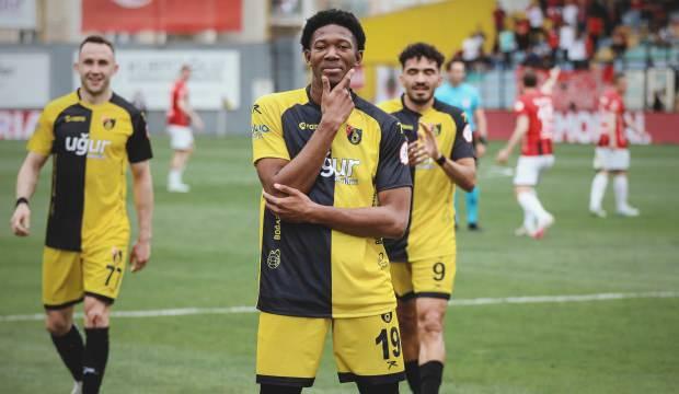 T&uuml;rkiye'ye &uuml;niversite okumaya gelip S&uuml;per Lig devlerini peşine taktı