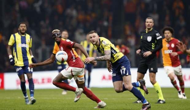 Galatasaray çimlere çıktığında Fenerbahçe tribünlerinde 'kedi sesi' çaldı