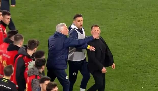 Dünya basını Mourinho'nun Okan Buruk'un burnunu sıkmasını konuşuyor! 