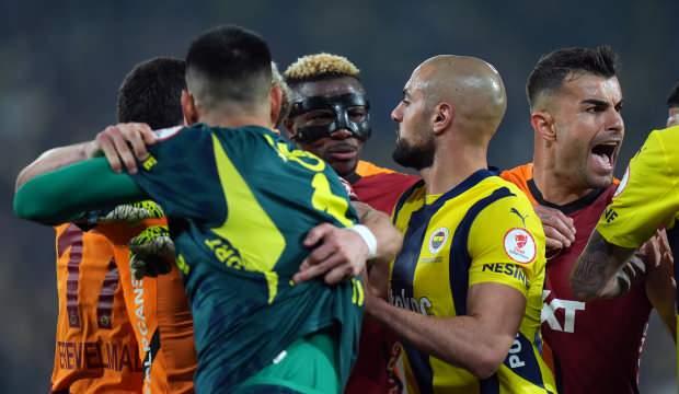 Kadıköy'de saha karıştı! Derbide gerilim zirve yaptı