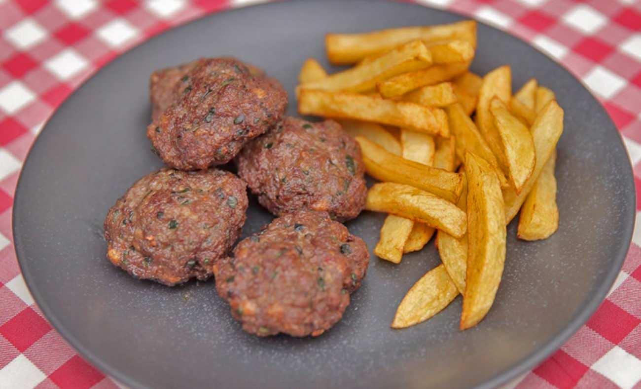 Köftenin yumuşak olması için uygulayın: Anne köftesi kıvamında yumuşacık olsun!