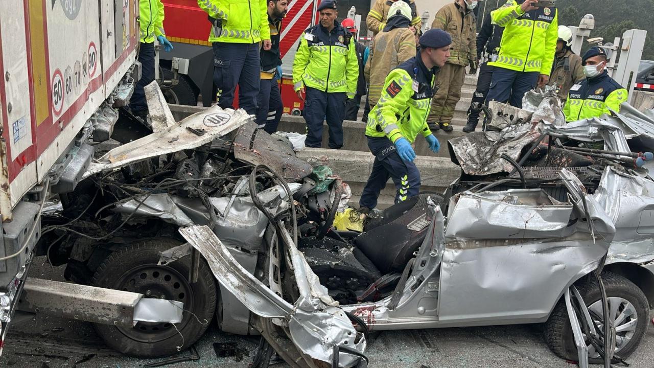 4 kişiye mezar olan araçtan geriye kalanlar...