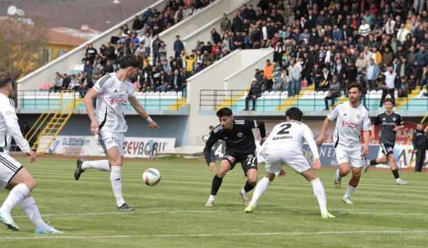 68 Aksarayspor, Somaspor'u son dakikada devirerek liderliğe yükseldi