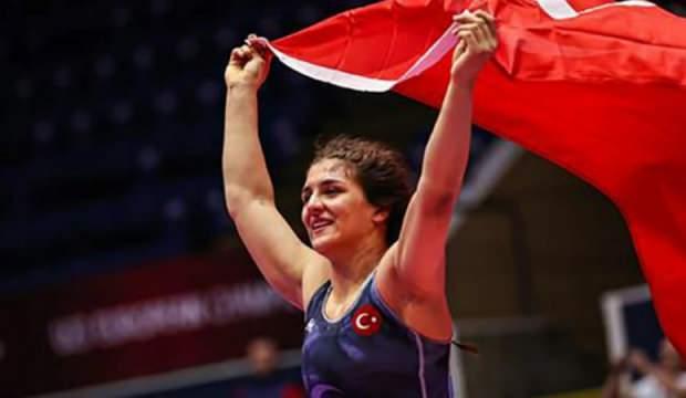 Milli güreşçiler Elvira ve Nesrin, Avrupa Şampiyonası'nda finale yükseldi