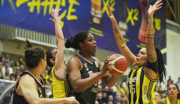 Fenerbahçe adım adım zafere! Şampiyonluğa 1 adım kaldı