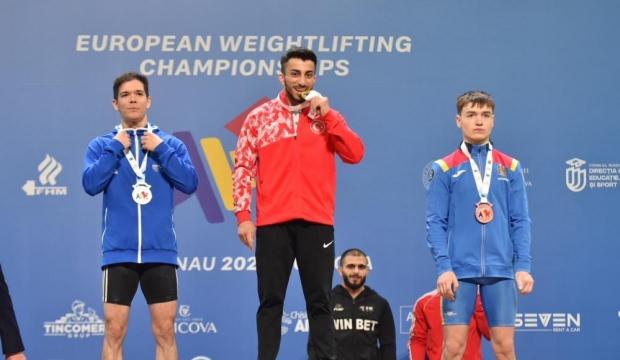 Milli halterci Harun Algül, Avrupa Şampiyonası'nda altın madalya kazandı