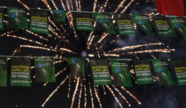 Amat&ouml;re kadar d&uuml;şm&uuml;şlerdi: S&uuml;per Lig'e d&ouml;n&uuml;nce şehir gece vakti g&uuml;nd&uuml;z&uuml; yaşadı
