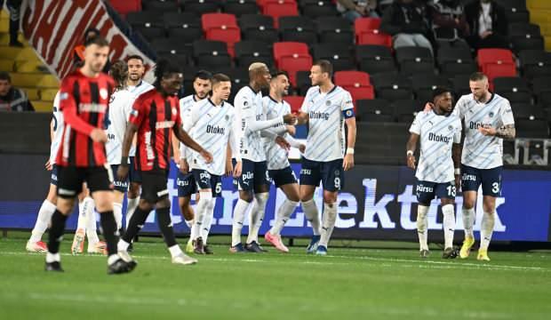 Fenerbahçe, Gaziantep'te ikinci yarıda geri döndü! 4 dakika yetti