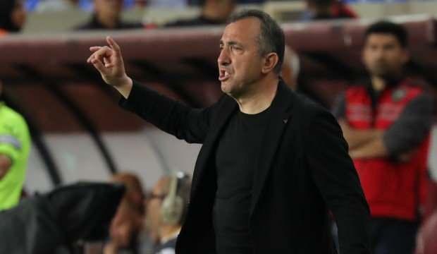 Konyaspor'un hocası &uuml;z&uuml;nt&uuml;s&uuml;n&uuml; gizleyemedi: "G&uuml;zel bir hayal kurmuştuk"