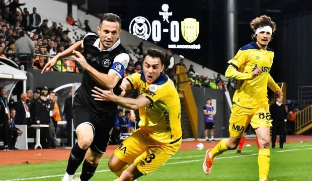 Malzemeci ağlamış, kaleci isyan etmişti: 1. Lig ekibinde g&ouml;rev değişimi