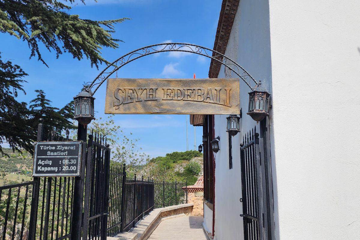 ŞEYH EDEBALİ TÜRBESİ