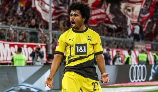 Dünyaca ünlü futbolcu Türkçe şarkı söyledi! O anlar sosyal medyada gündem oldu