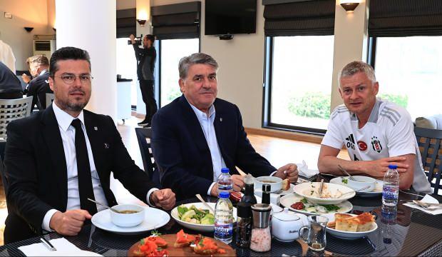 Beşiktaş Başkanı Serdal Adalı, Futbol A Takımı ile buluştu