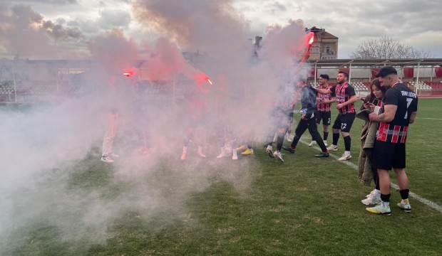 Maç bitti, futbolcular meşale yaktı: Herkes ne olduğunu sonradan anladı