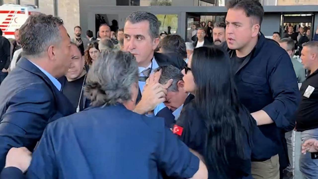 Özgür Özel, fiziksel saldırının ardından bölgeden uzaklaştırıldı. 