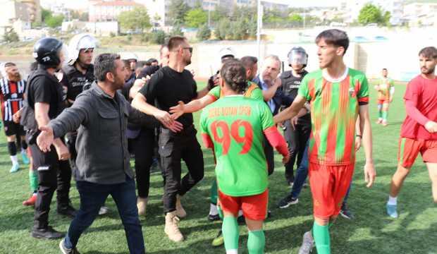 Şampiyonun belli olduğu maçta ortalık karıştı, yumruklar konuştu