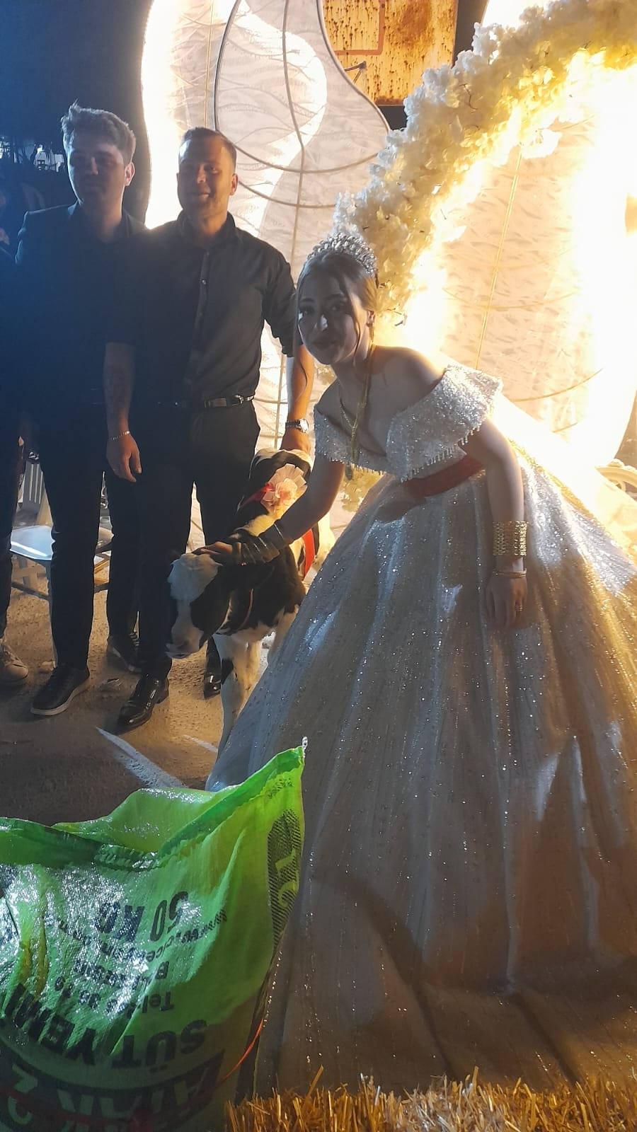 Harun (22) ve Pınar Acar (20) çifti. 
