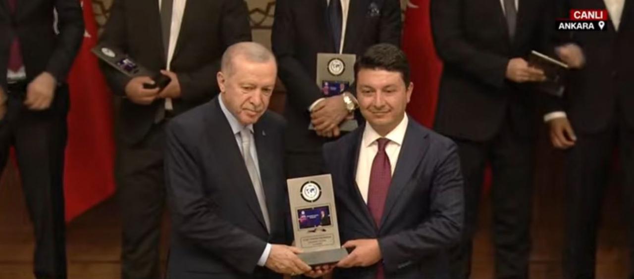 Yeminli Mali Müşavir Muhammet Bayram da Yılın Ekonomi Yorumcusu ödülüne layık görüldü.