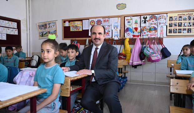 Başkan Altay, 3 farklı okulda öğrencilerle bir araya geldi