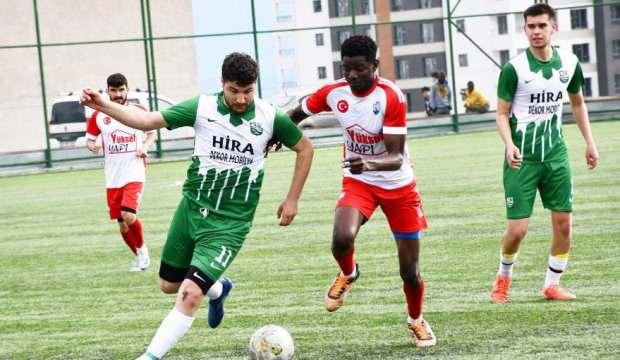 Gol yağmuru değil kırmızı kart yağmuru! Amatör'de gergin maç