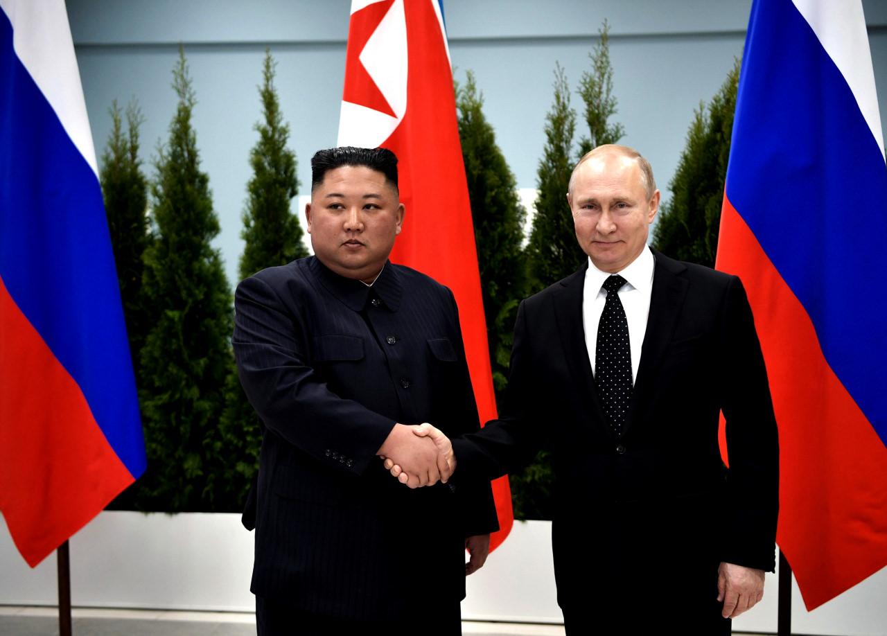 Kim Jong-un ve Vladimir Putin