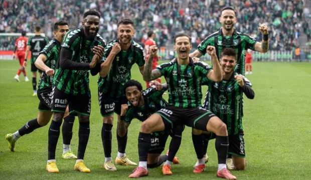 Şampiyon Kocaelispor, sezonu 5 goll&uuml; ma&ccedil;la tamamladı