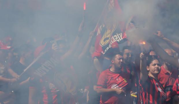 Süper Lig efsanesi amatörde şampiyon oldu: Şehirde göz gözü görmedi